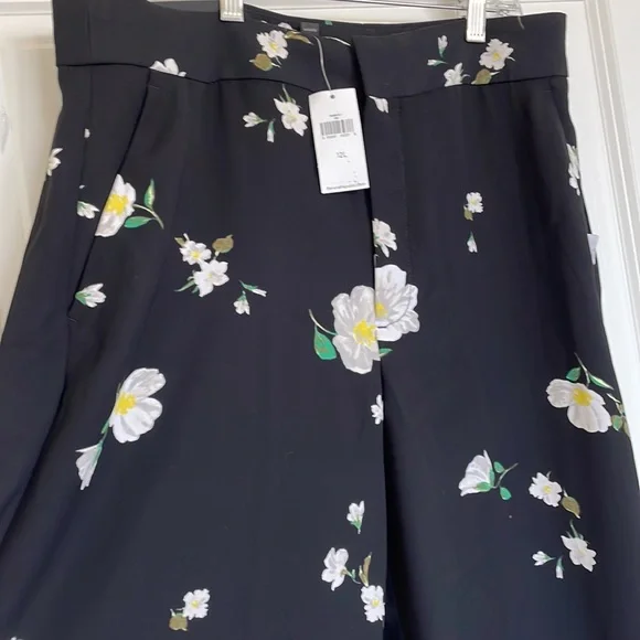 Banana Repulic, Black Floral, Wide Leg Pants, Size 12 Long - Picture 2 of 11